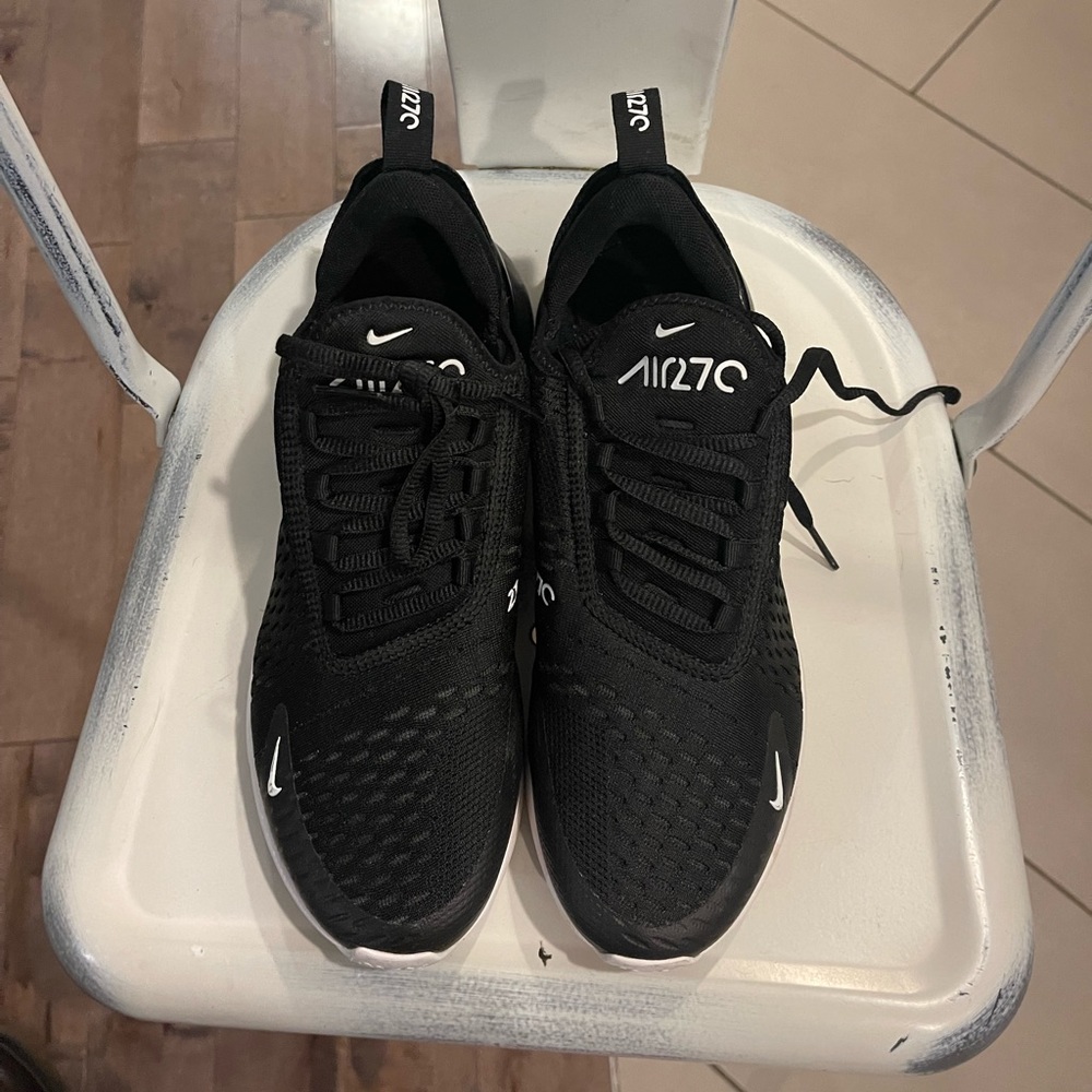 WOMENS NIKE AIRMAX 270